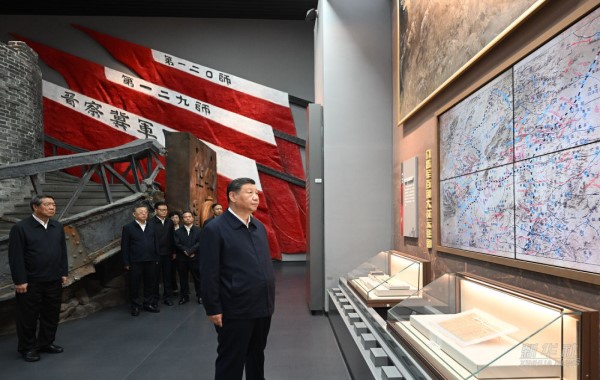 习近平在山西阳泉市向抗战烈士敬献花篮 并参观百团大战纪念馆